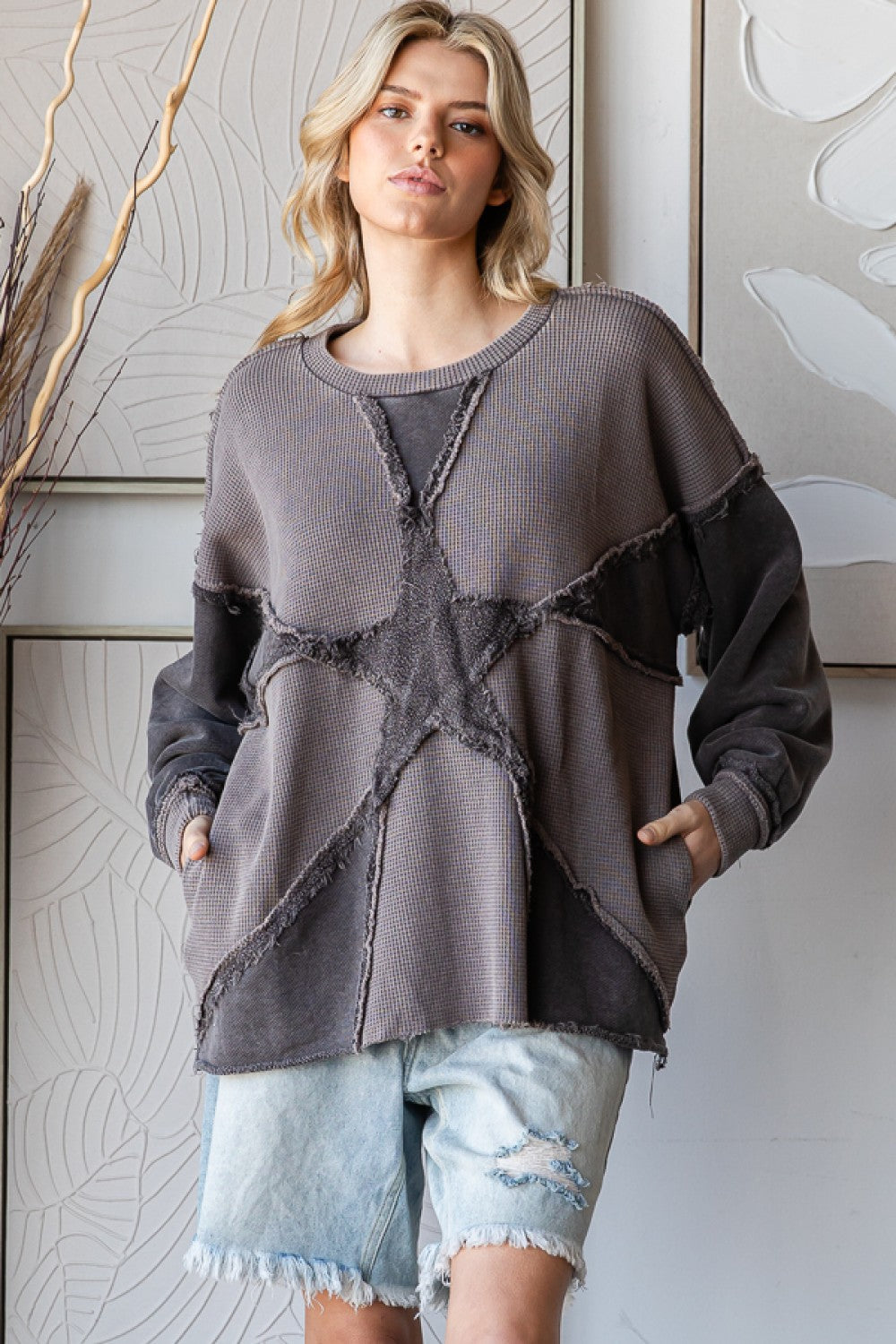 WASHED STAR CREWNECK TOP--GREY