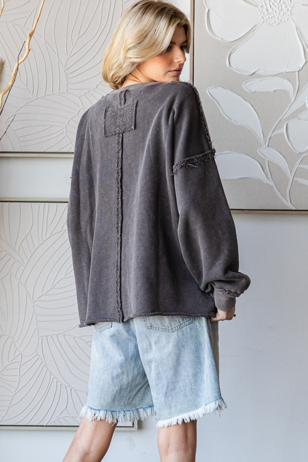 WASHED STAR CREWNECK TOP--GREY