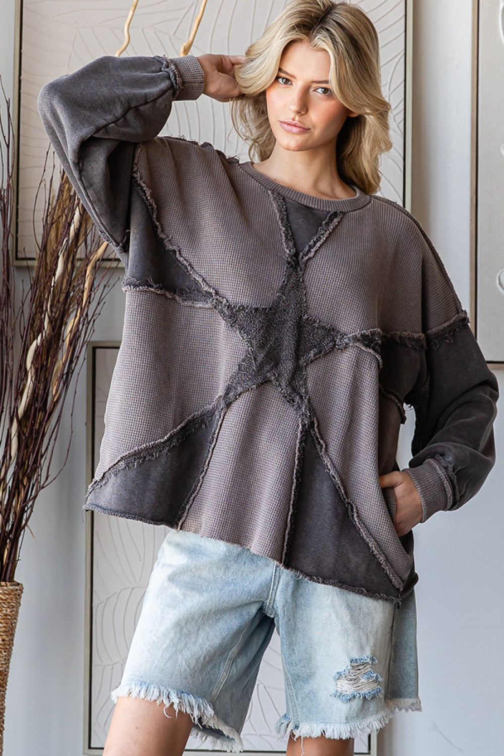 WASHED STAR CREWNECK TOP--GREY