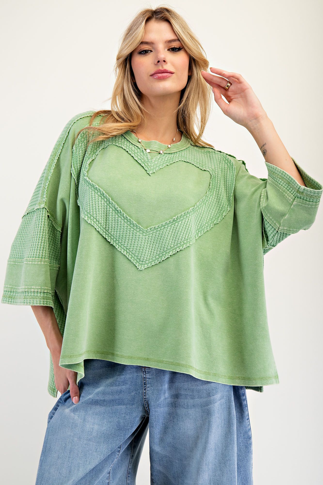 THERMAL MIX HEART PATCH MINERAL WASHED KNIT TOP