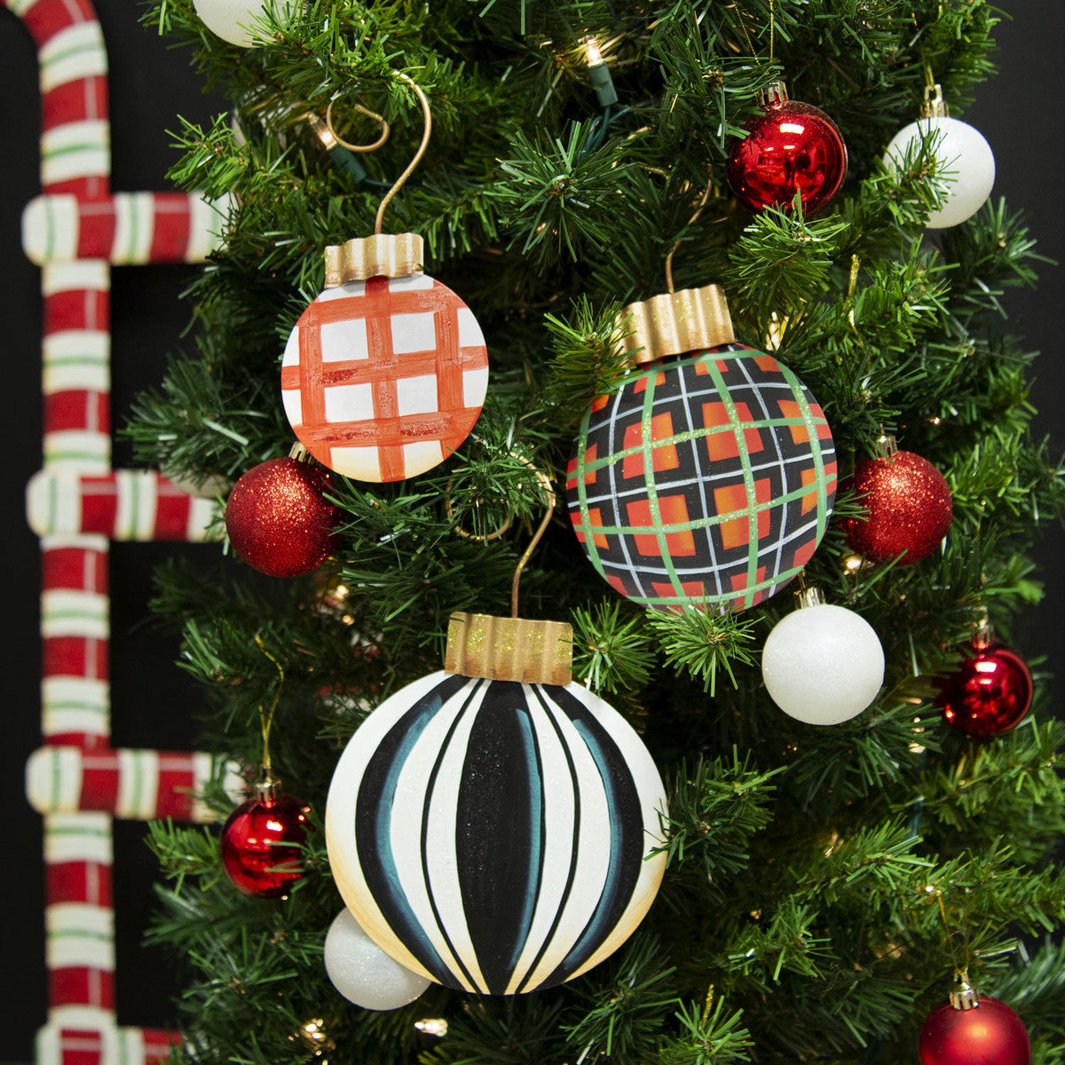 ELEGANT ORNAMENTS