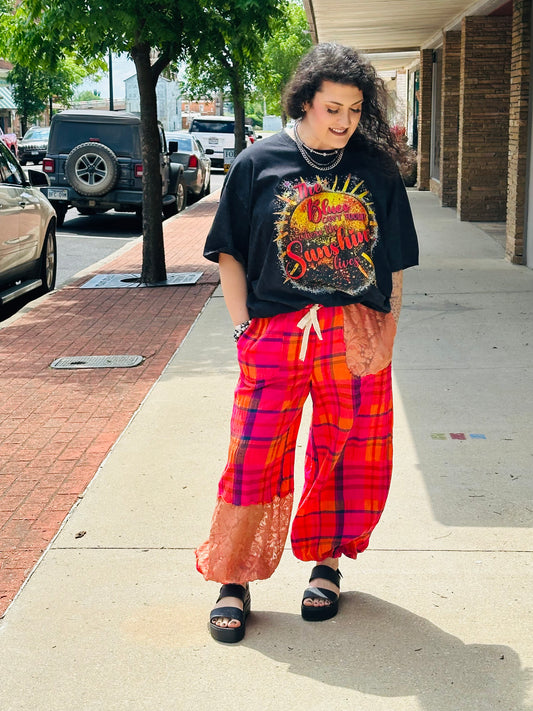 Sunshine Lives Tee