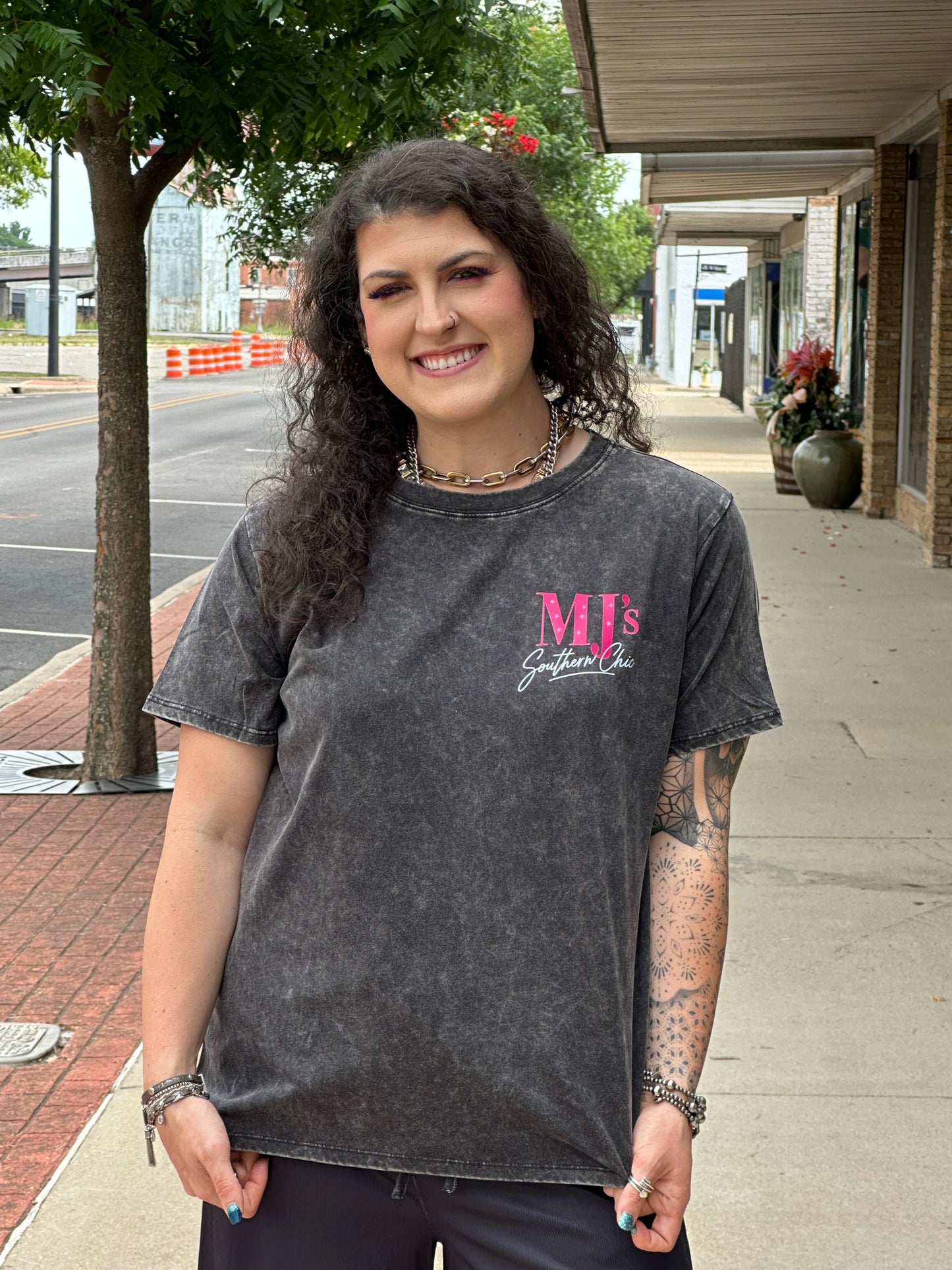 MJ's Southern Chic Logo Tee