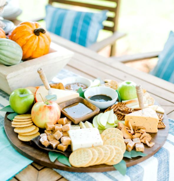 ROUND WOOD SERVING BOARD
