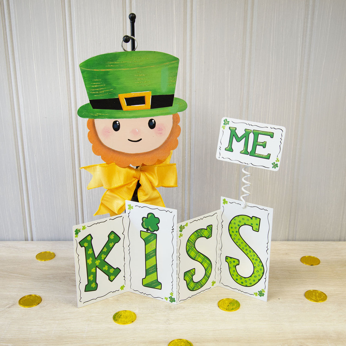 Reversible "Be Mine/Kiss Me" Centerpiece